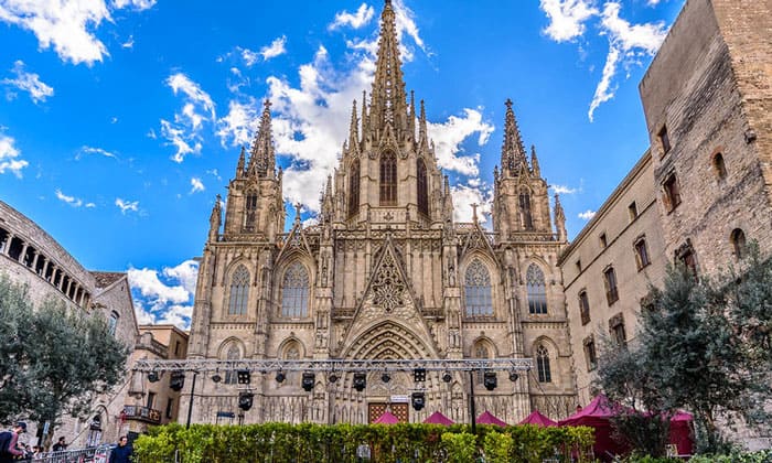 Собор Святого Креста и Святой Евлалии в Барселоне