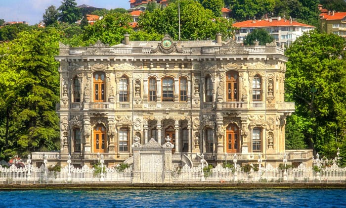 Дворец Кючюксу в Стамбуле