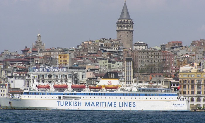 Паром Турецких морских линий в Стамбуле