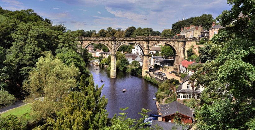 Городок Knaresborough (северный Йоркшир)