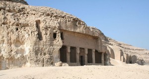 Храм Спеос Артемидос в Египте