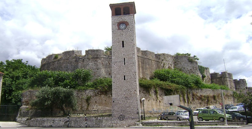 Часовая башня в городе Арта