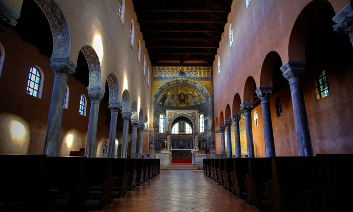 Внутреннее убранство Евфразиева базилики Пореча