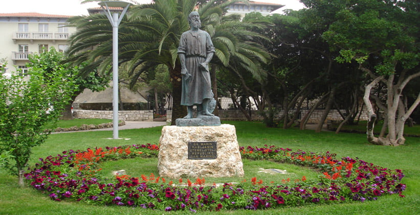 Статуя Сан Марино в городе Раб