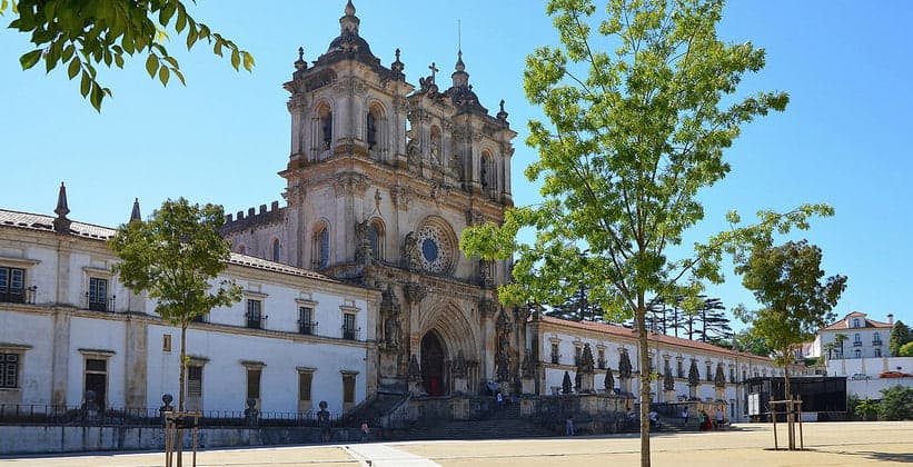 Монастырь Алкобаса в Португалии