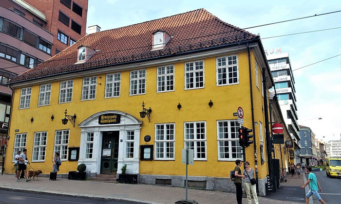 Ресторан «Stortorvets Gjæstgiveri» (Осло)