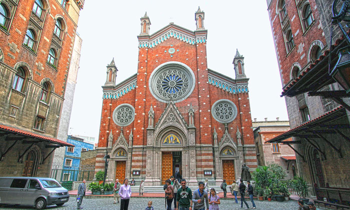 Церковь Святого Антония Падуанского в Стамбуле
