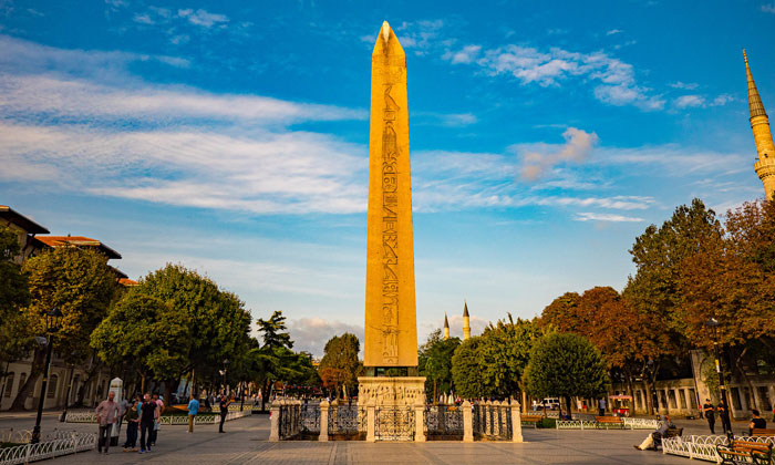 Египетский обелиск в Стамбуле