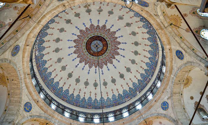 Купол мечети Султана Эйюпа в Стамбуле