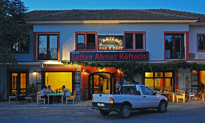 Бар-кафе «L'artemis» в Сельчуке