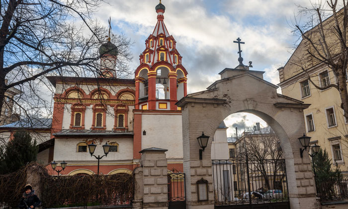 Церковь Трёх Святителей на Кулишках Москвы