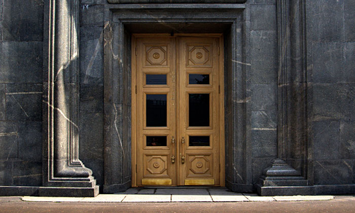Главный вход в здание ФСБ Москвы