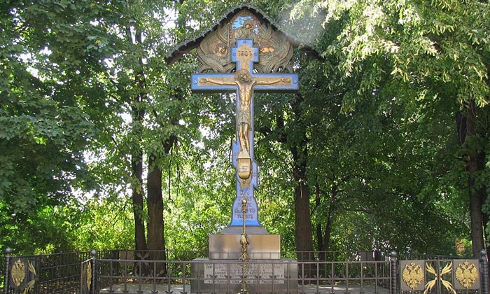 Крест-памятник Новоспасского монастыря в Москве