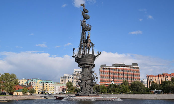 Памятник Петру Великому в Москве