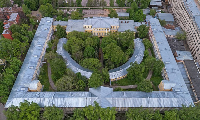 Лефортовский дворец в Москве