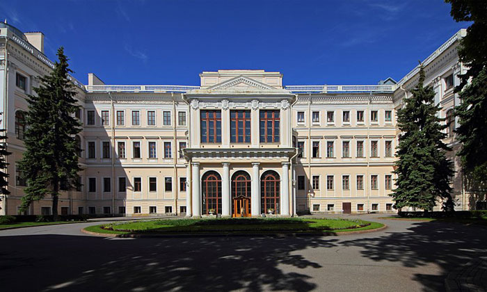 Аничков дворец в Санкт-Петербурге