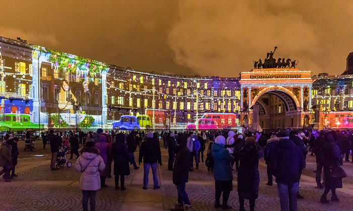 Новогодняя иллюминация Дворцовой площади в Санкт-Петербурге