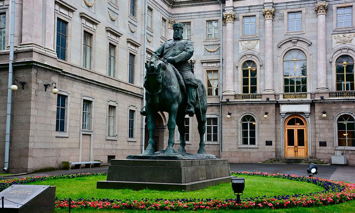 Памятник Александру III в Санкт-Петербурге