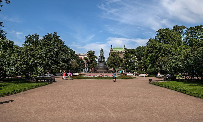Площадь Островского в Санкт-Петербурге