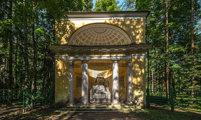 Павильон «Памятник Родителям» Павловского парка