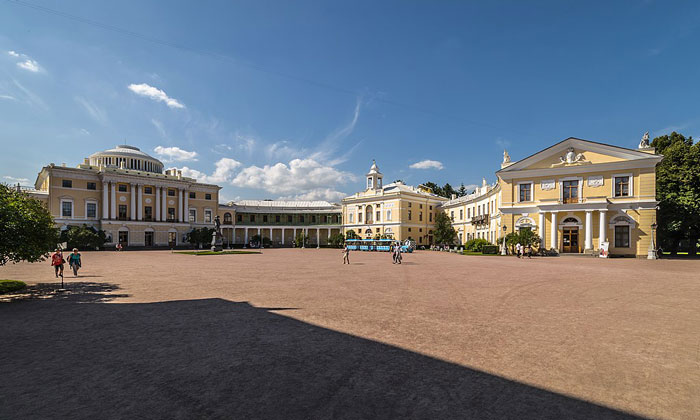 Панорама Павловского дворца