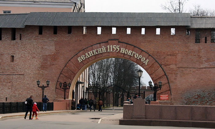 Воскресенская арка Новгородского Кремля