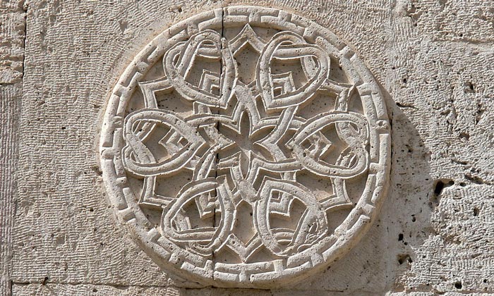 Деталь каменной кладки Султанханы в Турции