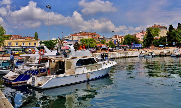 Порт города Гелиболу в Турции