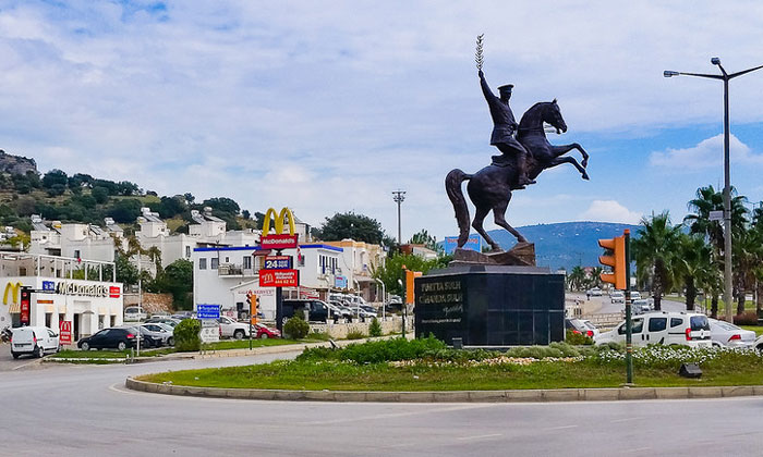 Памятник Ататюрку (Гюмбет) в Турции