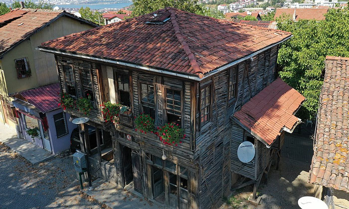 Старая архитектура Гёльджюка в Турции