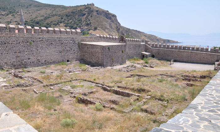 Стены крепости Бабакале в Турции