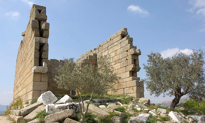 Остатки храма Афины Гераклеи в Турции