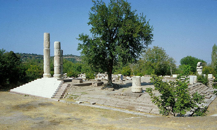 Храм Аполлона (Гюльпинар) в Турции