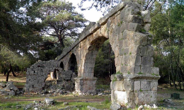 Акведук античного Фаселиса в Турции