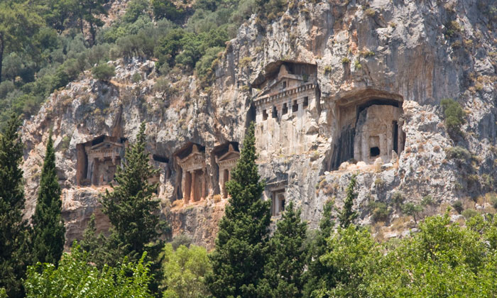 Скальные гробницы Кауноса в Турции
