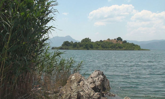 Остров озера Кёйджегиз в Турции