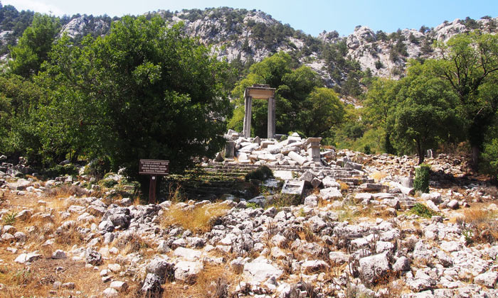 Храм Адриана Термессоса в Турции