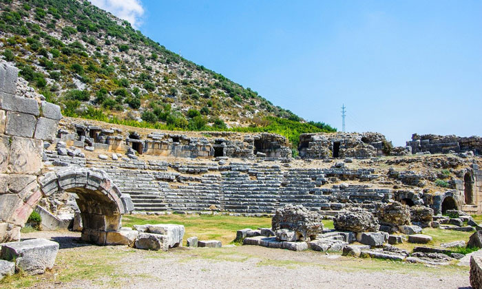Остатки амфитеатра Лимиры в Турции