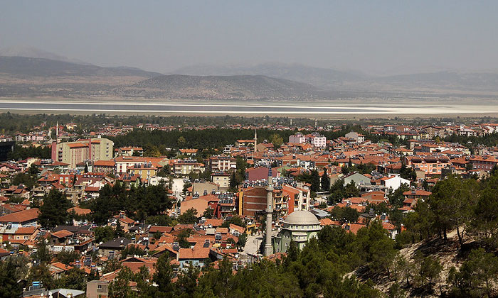 Город и озеро Бурдур в Турции