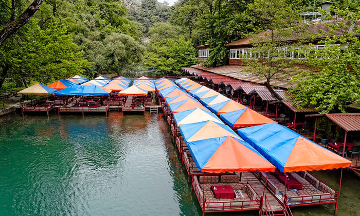 Ресторан на реке Дим-Чай в Турции