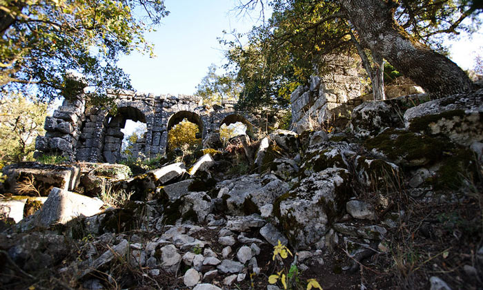 Руины арок Термессоса